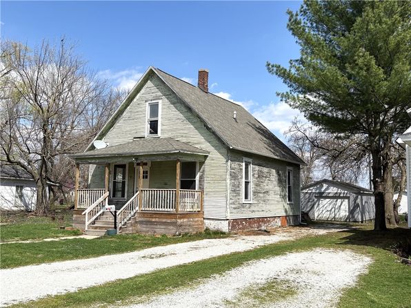 110 N Poplar St, Assumption, IL 62510