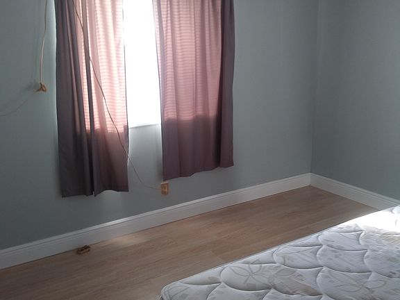 3rd image of 121 Pickering Dr