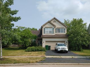7765 Geneva Dr, Gurnee, IL 60031
