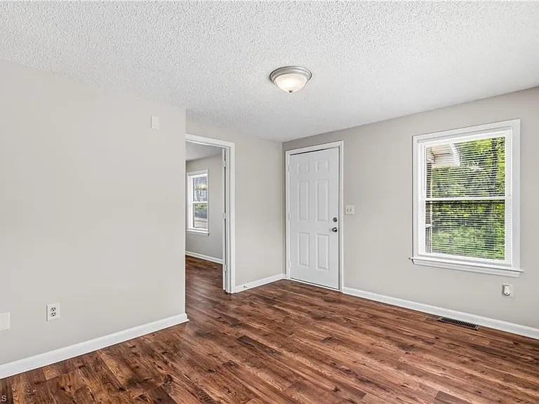 112 S Raleigh St — Photo 7