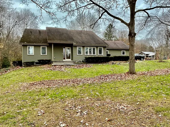 55 Hickory Grove Rd, Fulton, NY 13069