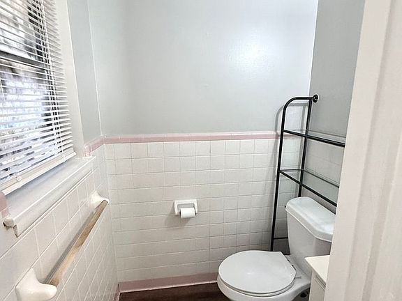 4th image of 1418 Oakwood Dr