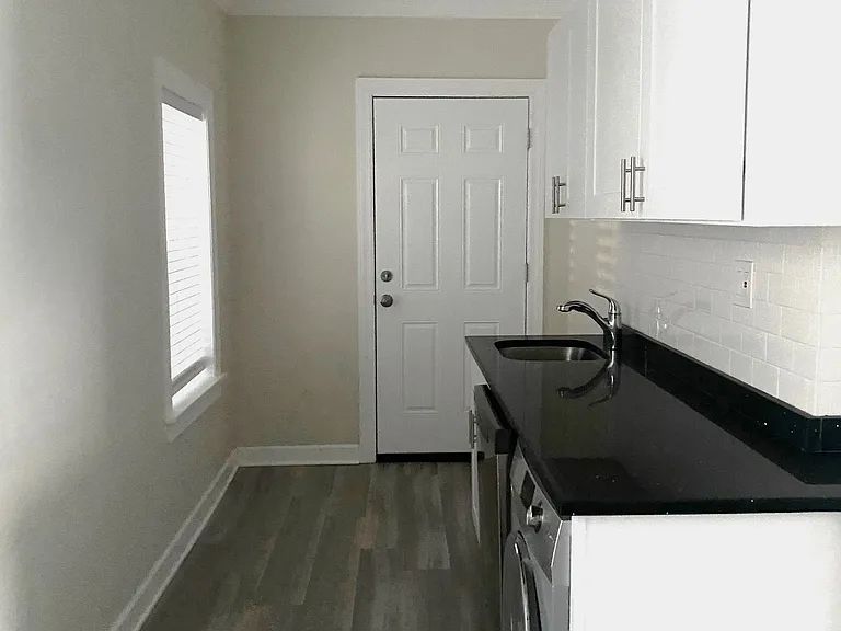 839 W Cornelia Ave #1S — Photo 2