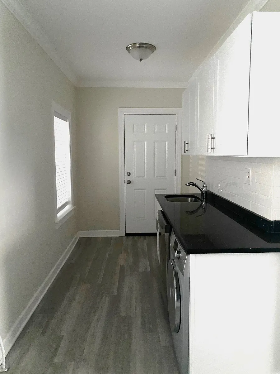 Building Photo - 839 W Cornelia Ave #1S