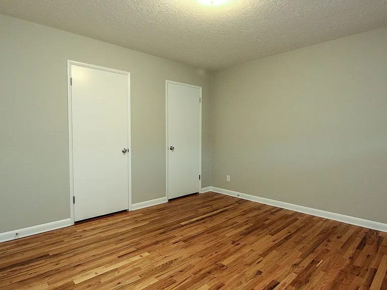 Raleigh Heights — Photo 33