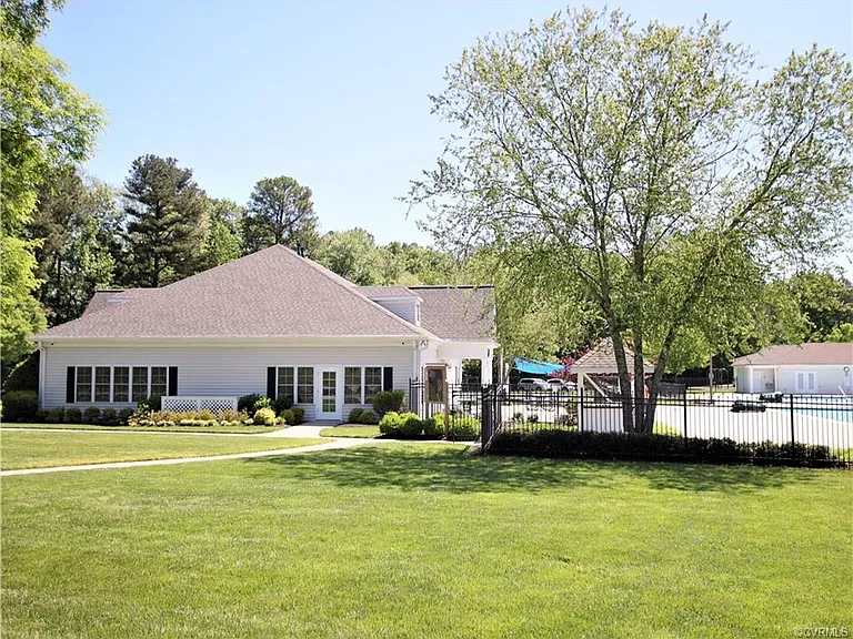 4706 Twin Hickory Lake Dr — Photo 19