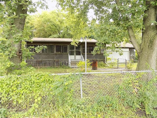 2nd image of 1520 Chouteau Place Rd