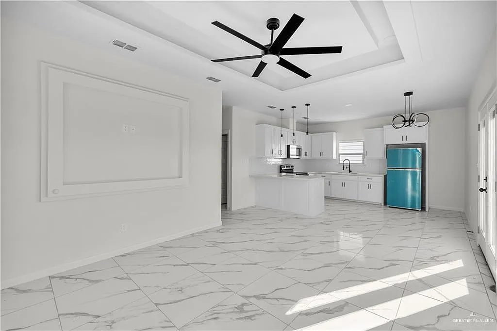 3 bed, 2.0 bath, 1116 sqft, $1,250 — Photo 3