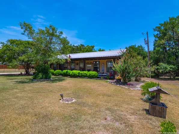 1116 Oakridge Dr, Blanco, TX 78606