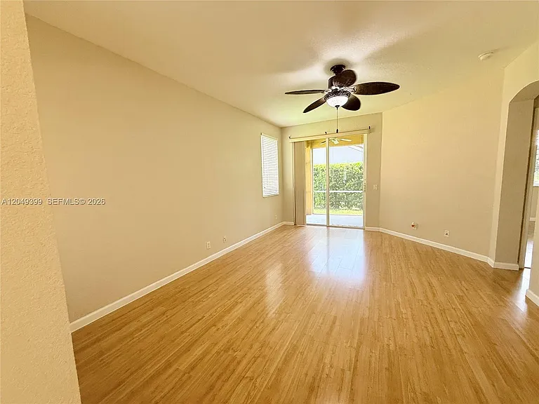 899 Phoenix Way — Photo 6