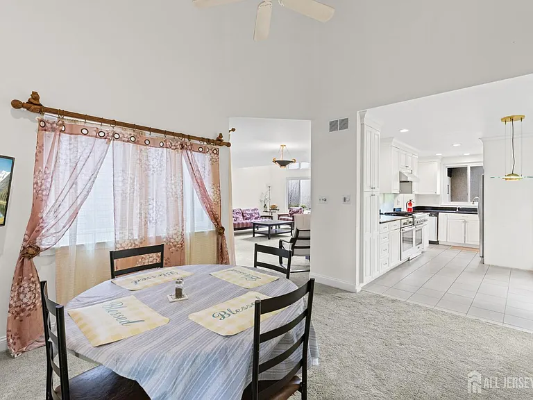130 Sayre Dr #130 — Photo 13