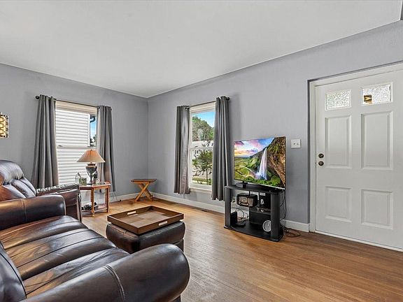 5th image of 637 7th Ave S