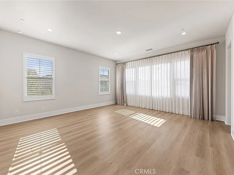 207 Alora — Photo 37