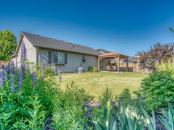 3144 SW Cascade Ave, Redmond, OR 97756