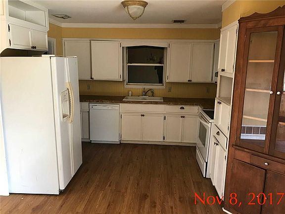 2nd image of 818 S Magnolia Ave