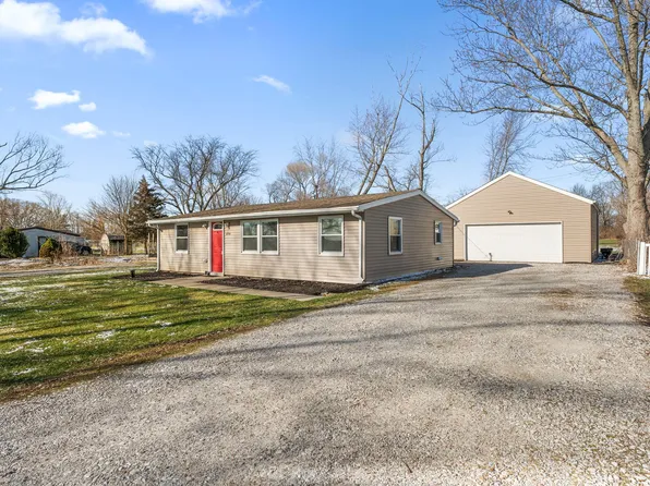 12736 Whitcomb St, Crown Point, IN 46307