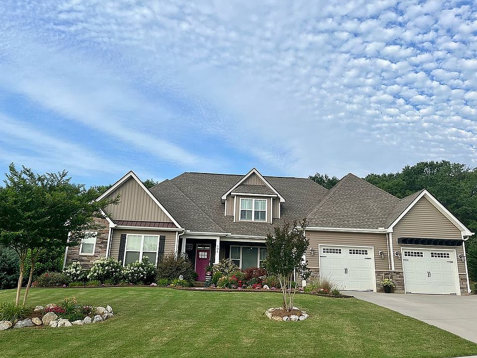 2nd image of 105 Kingsfield Pl
