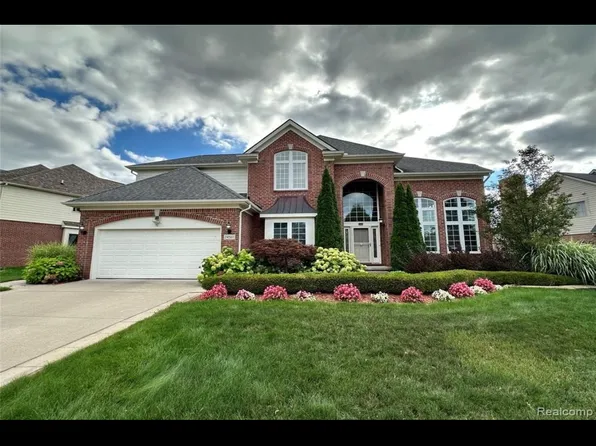 24561 Cavendish Ave E, Novi, MI 48375
