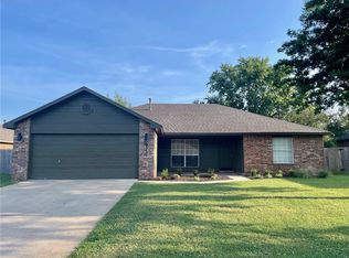 815 Robin Hood Ct, Springdale, AR 72764