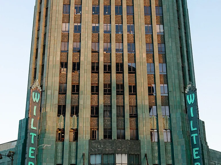 Kingsley Tower Apartments — Photo 68