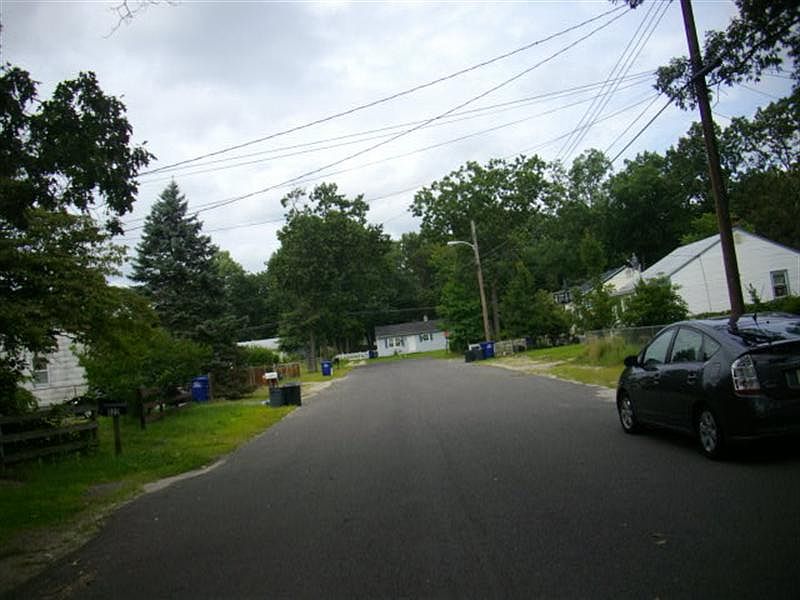 2nd image of 521 Willow Blvd