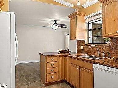 4th image of 1013 SW 37th Ter