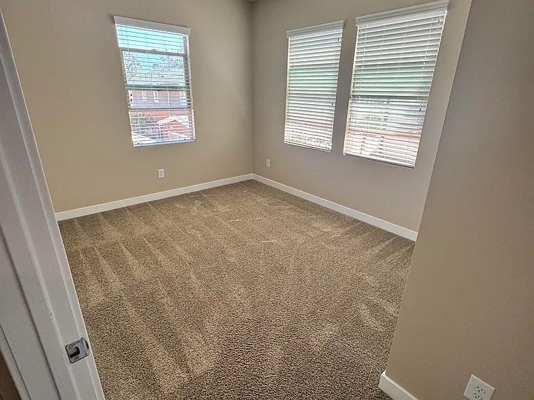Bedroom 2 - view 1