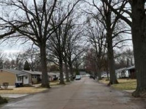 Exterior Neighborhood (street photo)