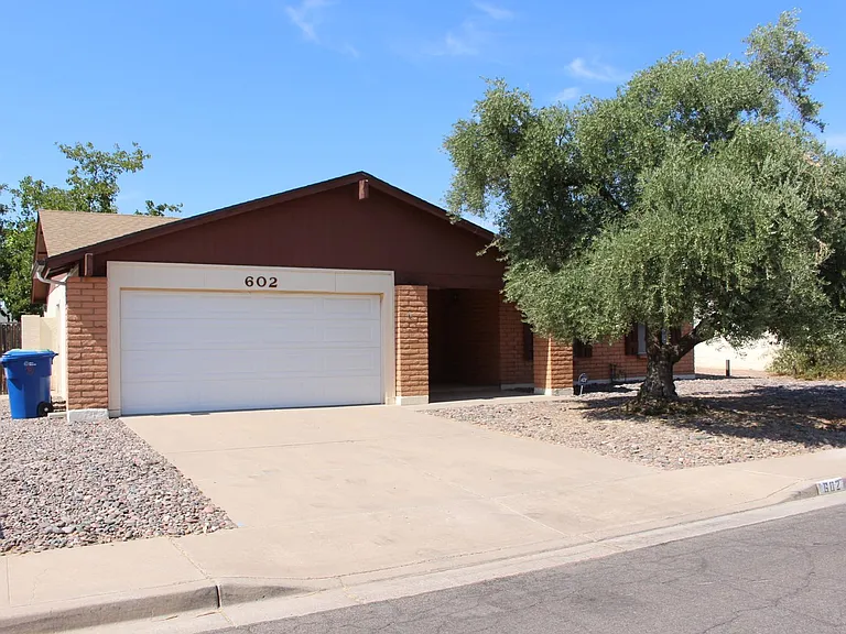 602 W Kilarea Ave — Photo 3