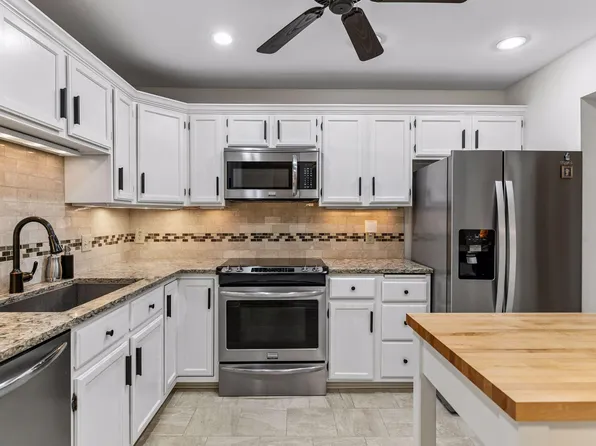 6085 Rowland Rd APT 207, Minnetonka, MN 55343