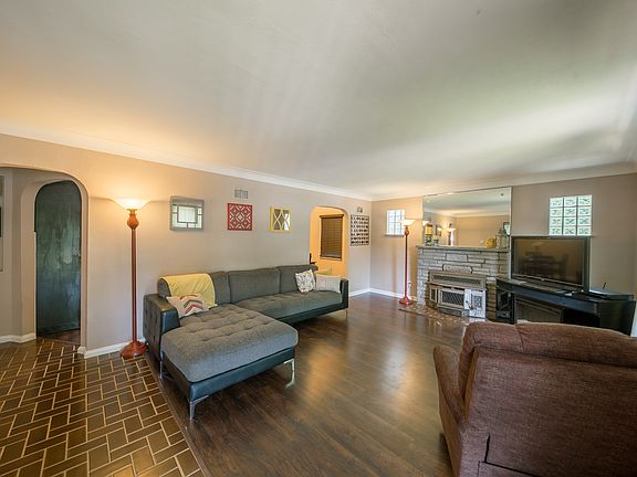 4th image of 8005 Gramond Dr