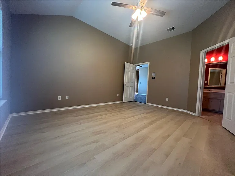 2123 Castle Gardens Ln — Photo 15