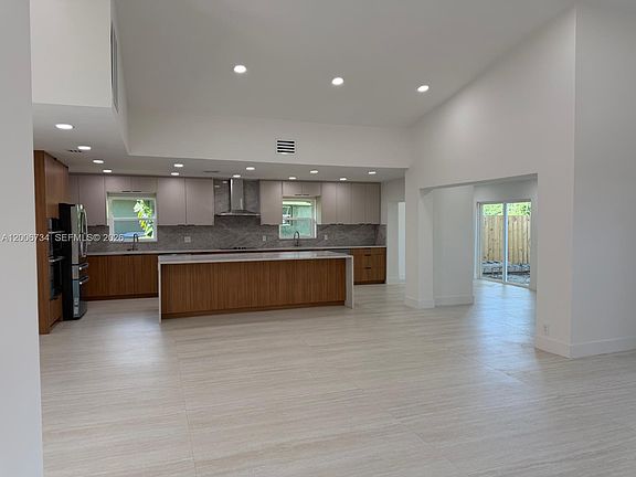 2nd image of 7917 Chula Vista Cres