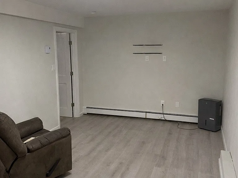 4 Brenda Ln — Photo 3