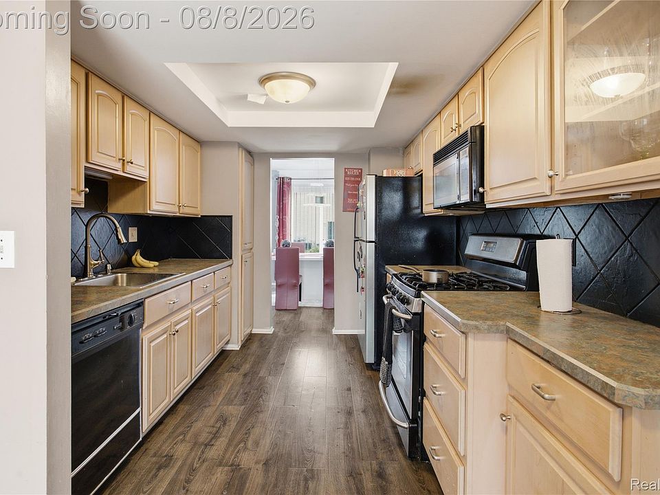 20350 Weybridge St, photo 9