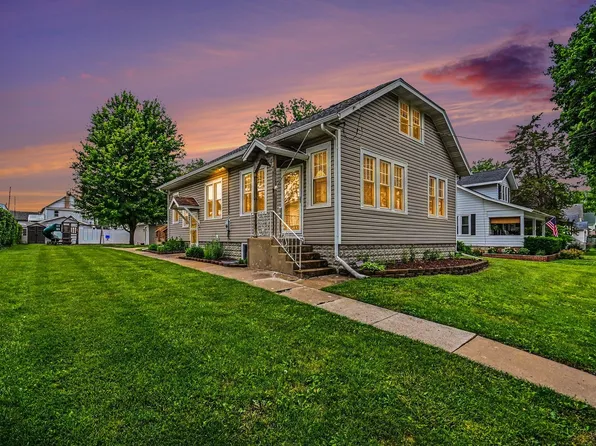 622 Woodward St, Beecher, IL 60401