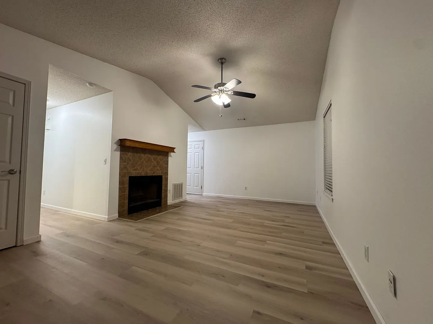 1602 Parkview Place — Photo 4