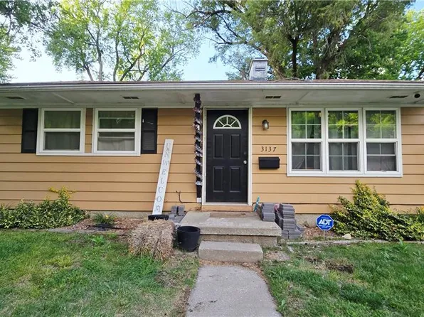 3137 Hawthorne Dr, Saint Joseph, MO 64501
