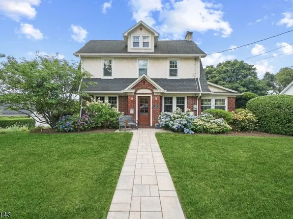 90 Highland Ave, Midland Park Boro, NJ 07432