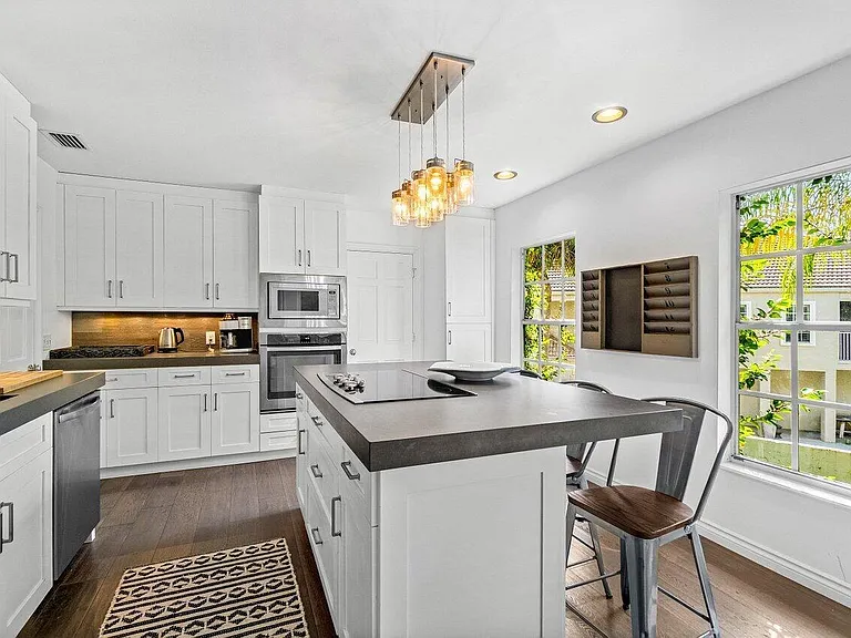 11823 Pebblewood Dr — Photo 10