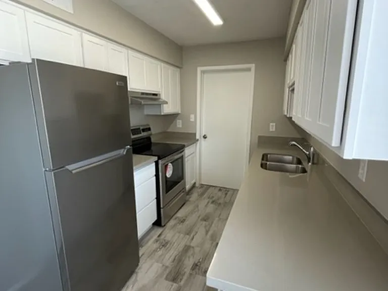 115 W. Inglewood — Photo 2