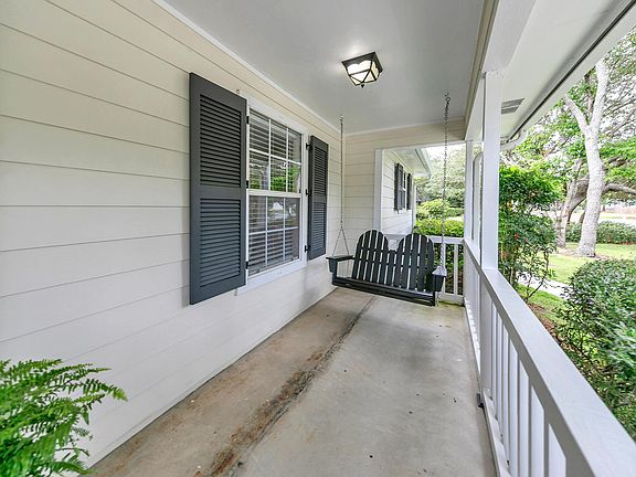 4th image of 703 Greenwood Ln
