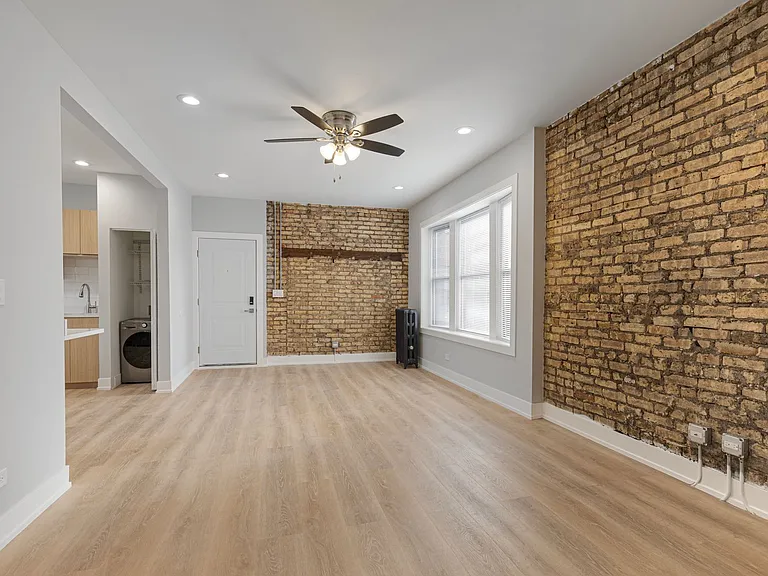 7417 N Clark St — Photo 40