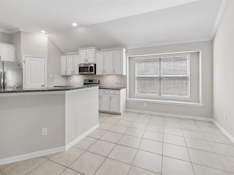 2357 Old Stone Dr — Photo 6