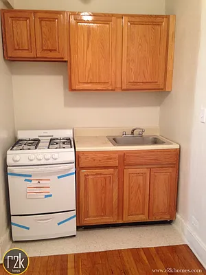 Rented by Realty 2000 Corp | media 2