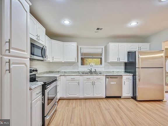 5th image of 1504 N Dinwiddie St