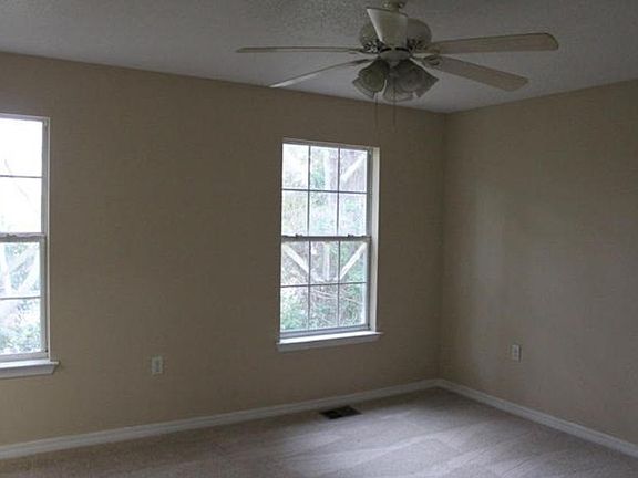 2nd image of 985 Scenic Oak Ln