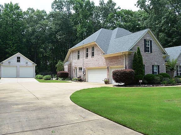 2nd image of 1181 White Oak Dr