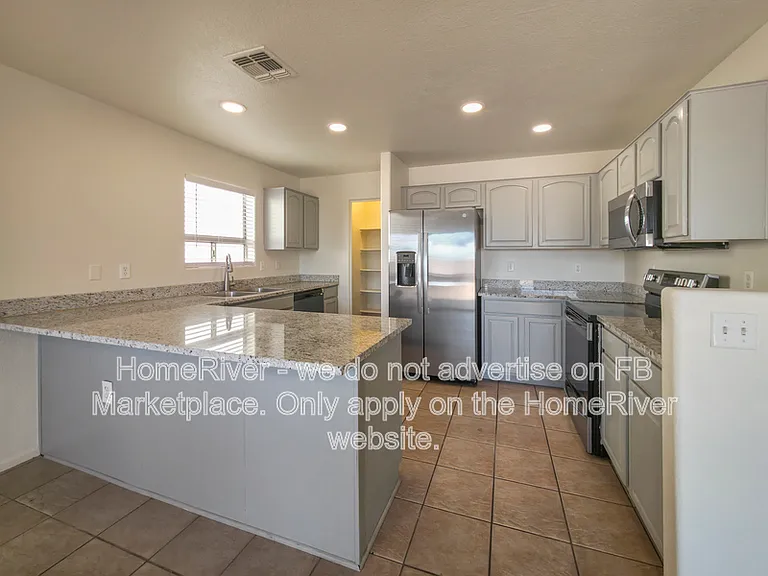 42706 W Hillman Dr — Photo 7