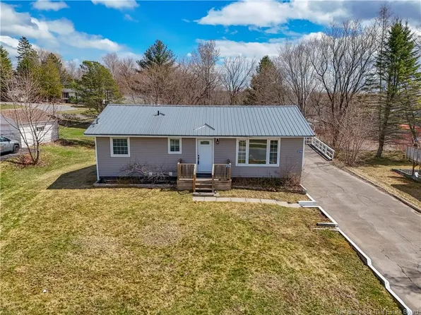 298 Highland Ave, Fredericton, NB E3A 2S6